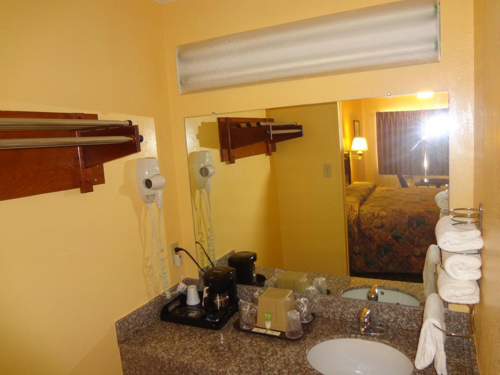 Antlers Inn Goliad الغرفة الصورة